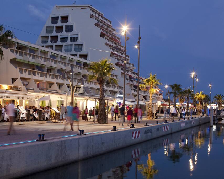 Le port, à 2 pas.