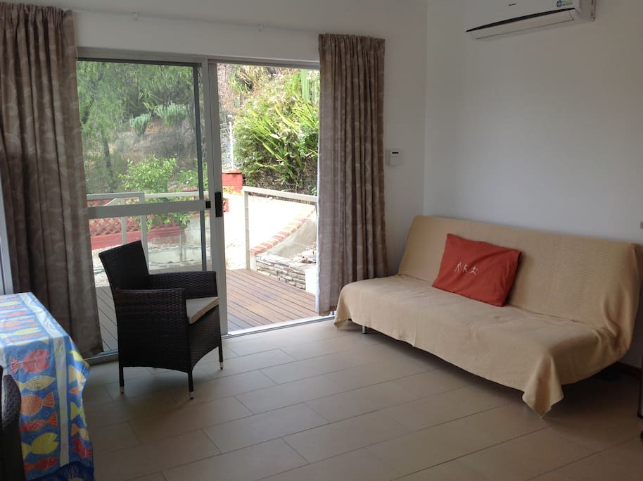 Wohnzimmer mit Schlafsofa,
Living room
