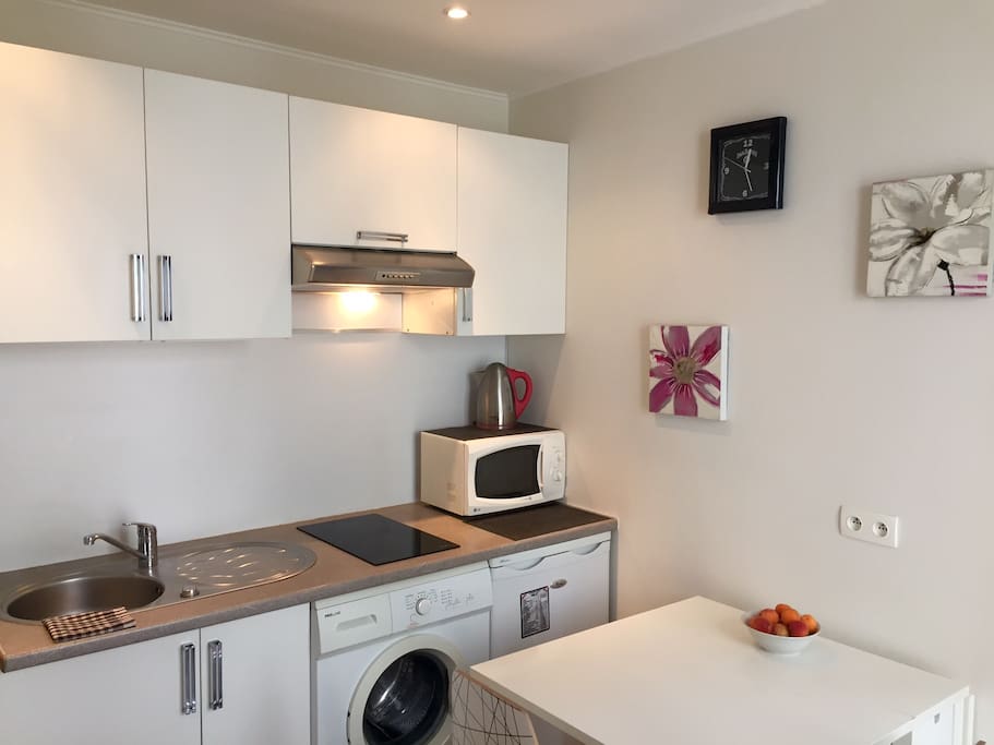 fully equipped kitchen