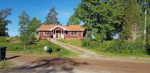 Nice red and peacefull cottage in Småland