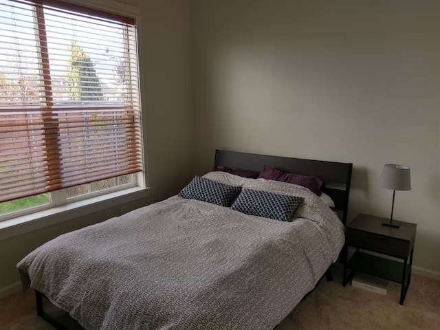 Suburban-quiet in West Eugene