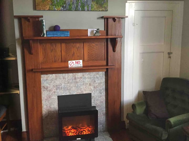 Restored Beautiful Cottage.
Free Fast Wifi !
Enjoy - Lumsden