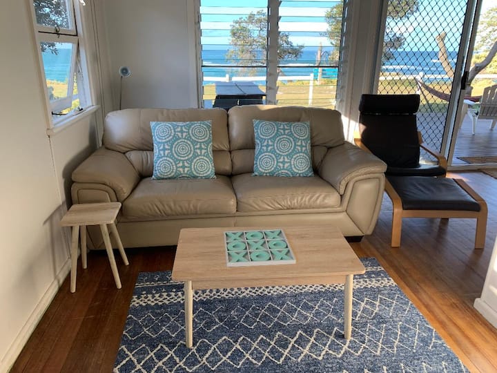 Udoban dnevni boravak ispunjen svjetlom 