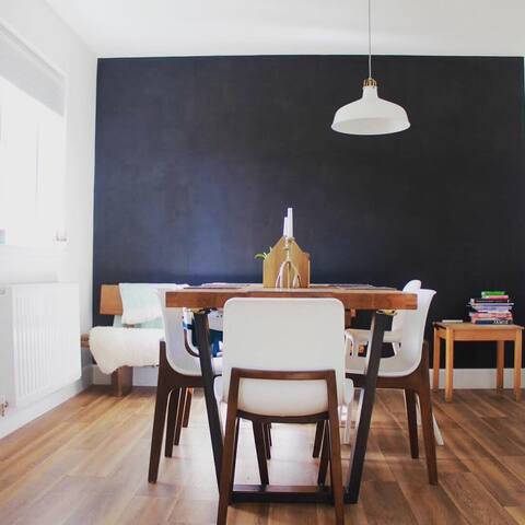 4 bed home: Fringe Festival & Scotland Exploration gallery image 2