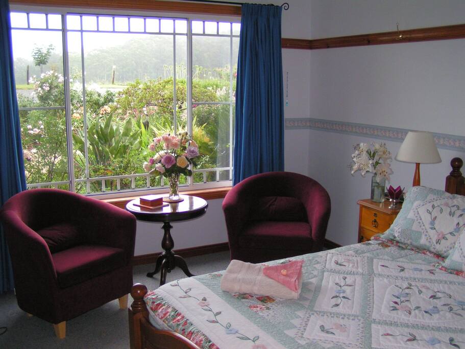 Lounge and queen size bed