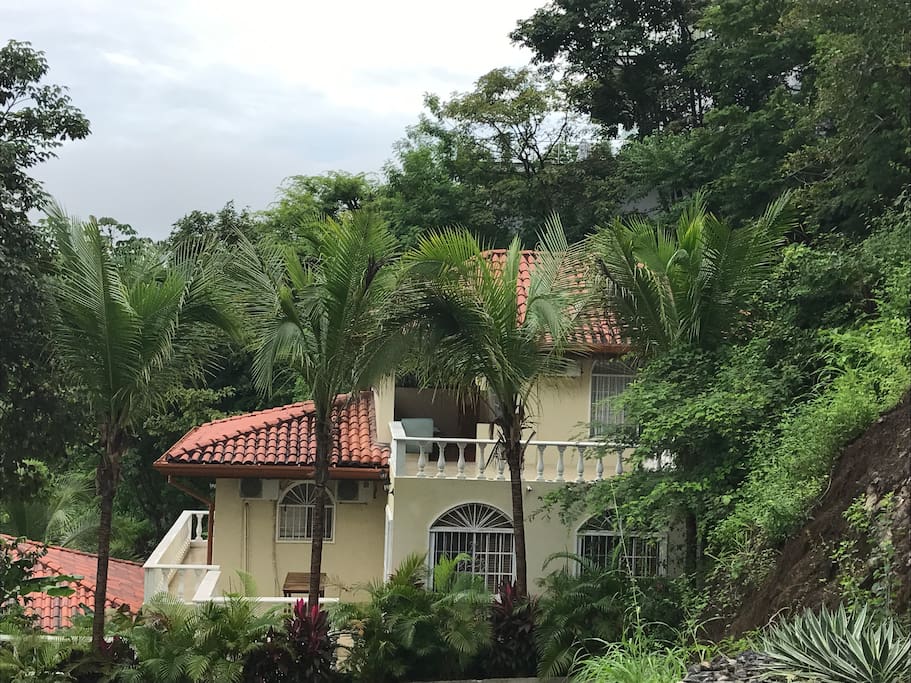 Secluded 5 bedroom sprawling house with views of Culebra Bay on the Pacific Ocean. Walking distance to the beach and village.