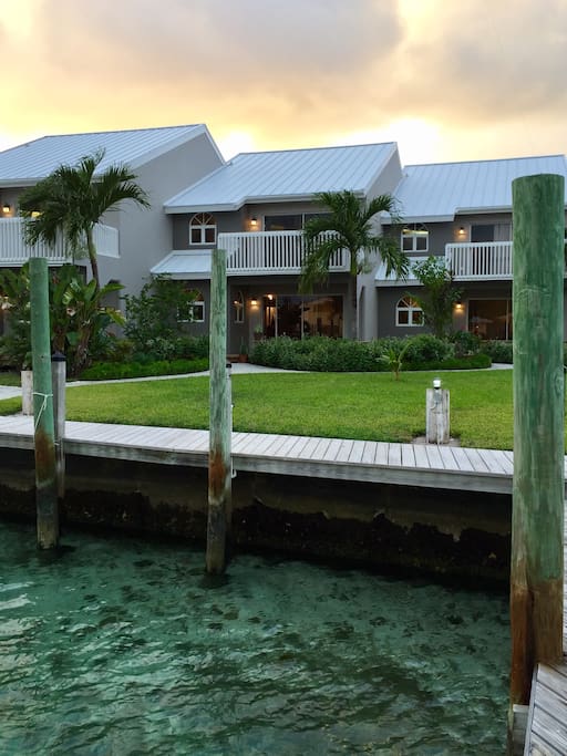 R Treasure Private Condominium Club...