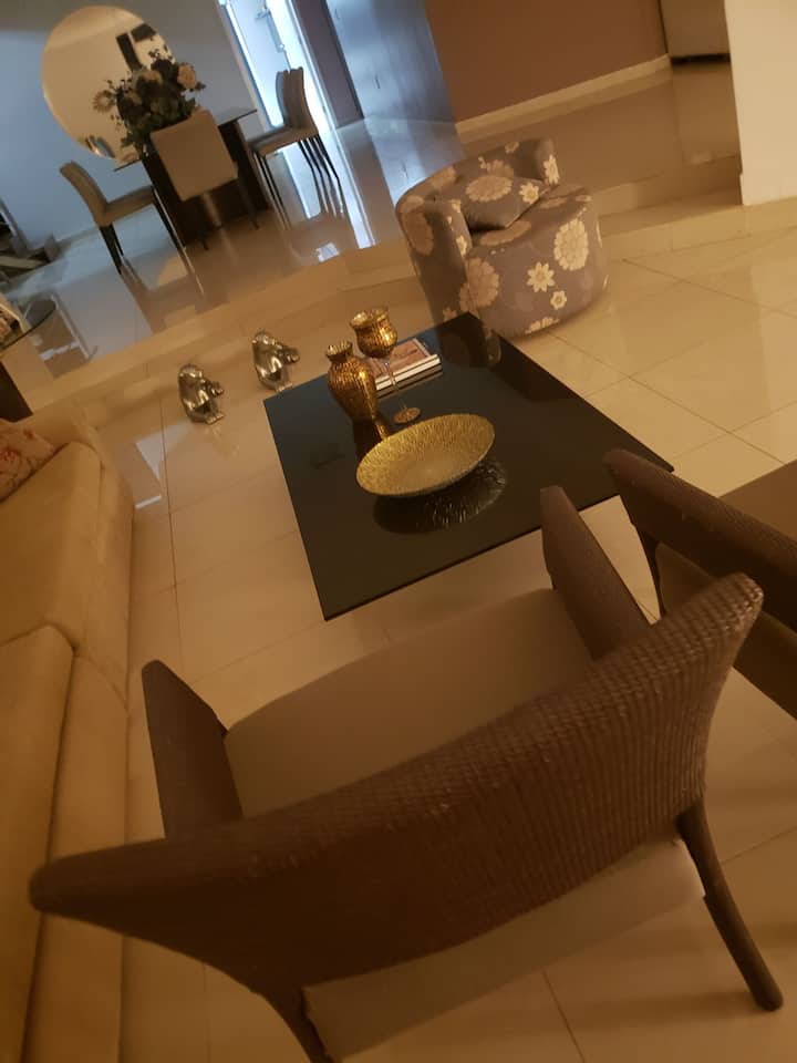 Фантастично имение в затворен комплекс – изображение 1