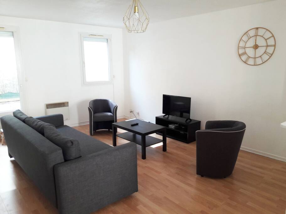 Le salon avec vue sur la terrasse de 11m2