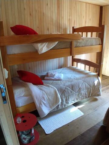 Frei Haus Quarto compartilhado, com duas beliches.