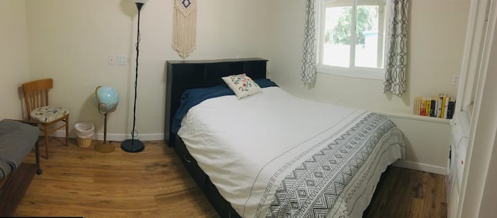 Მეორე საძინებელი ორადგილიანი საწოლით