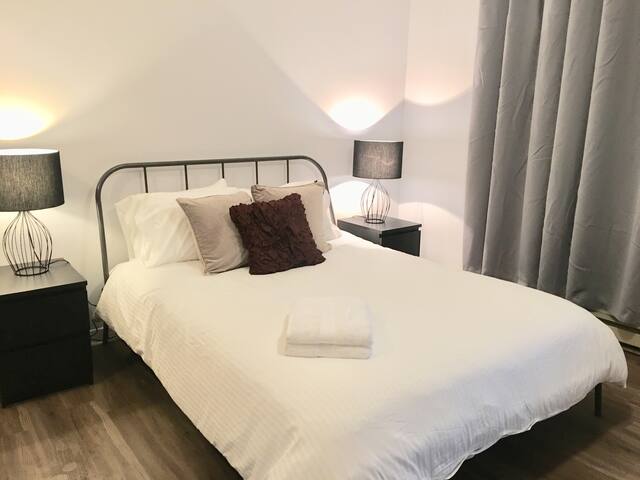 ByWard Market-Large Apartment With Parking