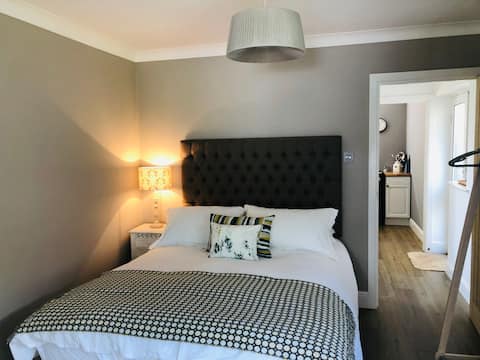 Top Airbnb: Luxury self contained retreat in New Milton