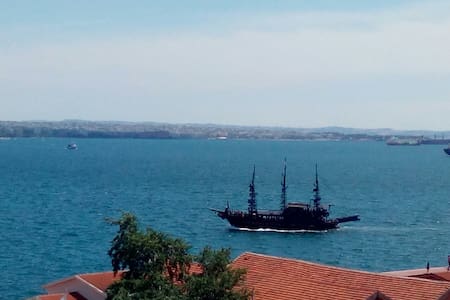 WATERFRONT  LUXURY SEA VIEW CITY CENTER APARTMENT