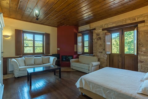 CYCLADIC TWO-ROOM APARTMENT