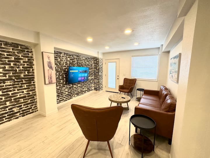Spacious Ground Suite: Sleeps 4 | Ev Charger | Pet - South Padre Island