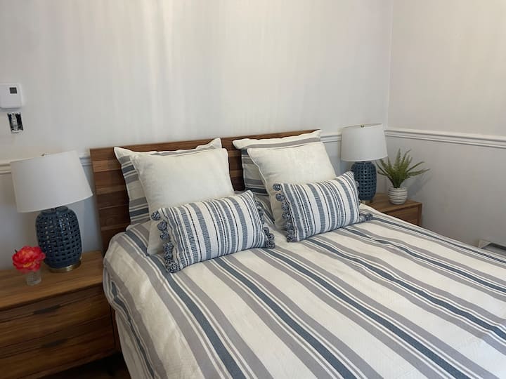 غرفة نوم ثالثة بسرير كوين والتحكم في التدفئة! 