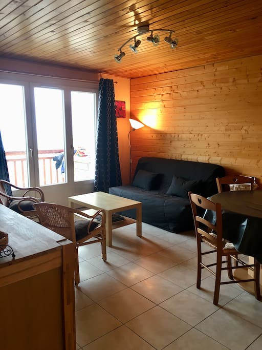 Canapé lit 160cm
Salon donnant sur une terrasse de 7m2 avec vue sur les montagnes