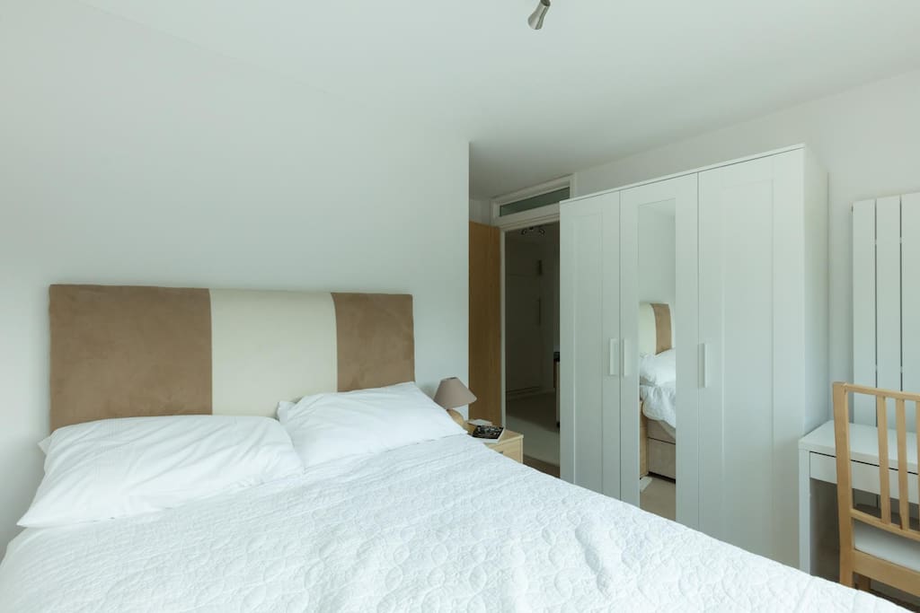 Guest bedroom image 3