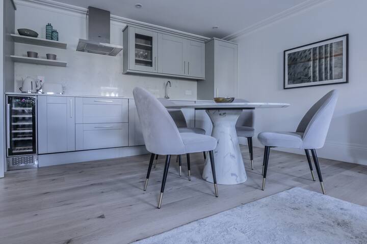 CLASSIC MANN Kensington 3 Bedroom apartment gallery image 3