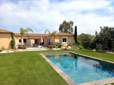 Beautiful 200 m2 villa in a 2500 m2 wooded park with Jacuzzi pool and air conditioning in the heart 