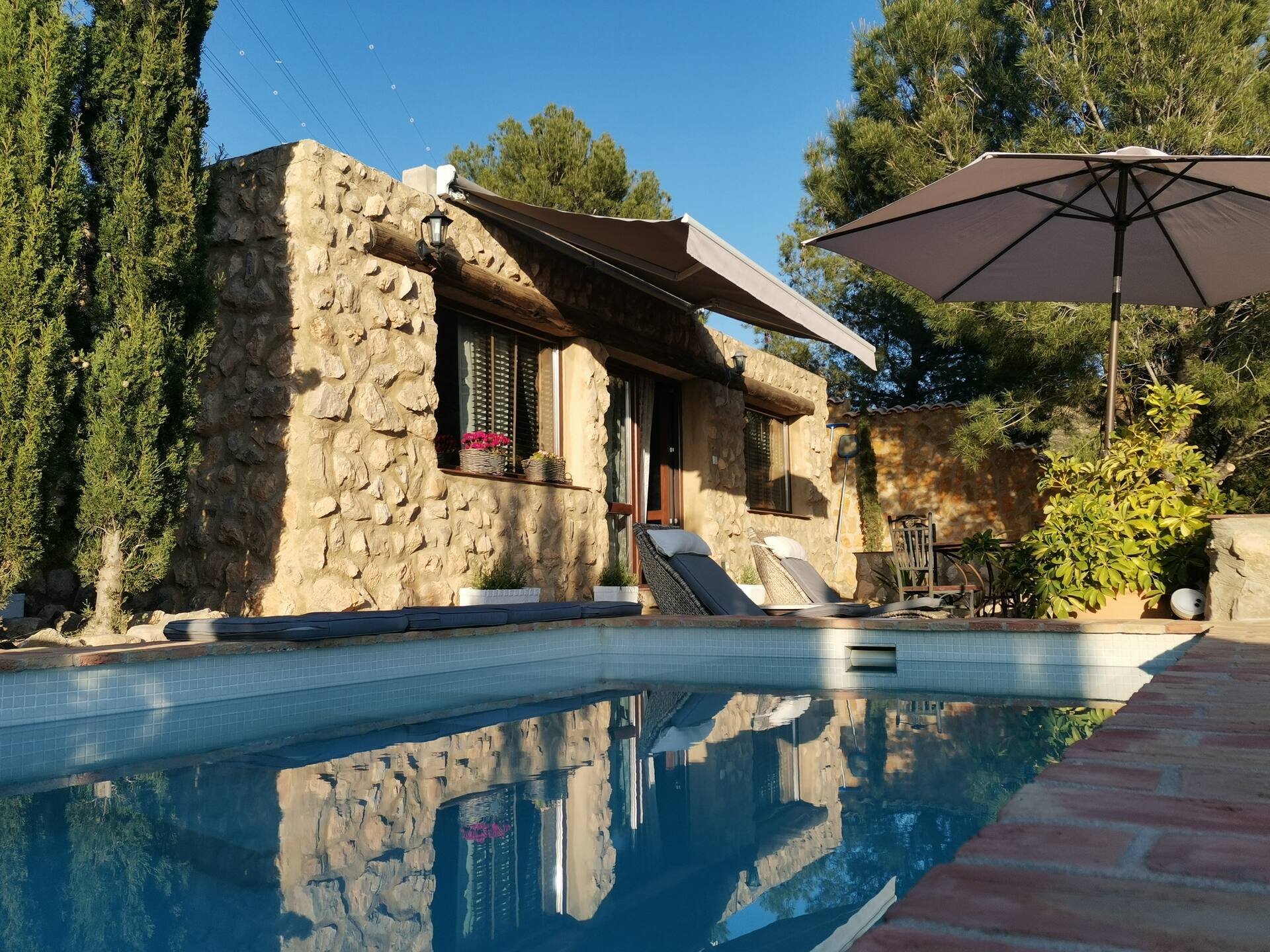Ocean and mountain views, house with private pool