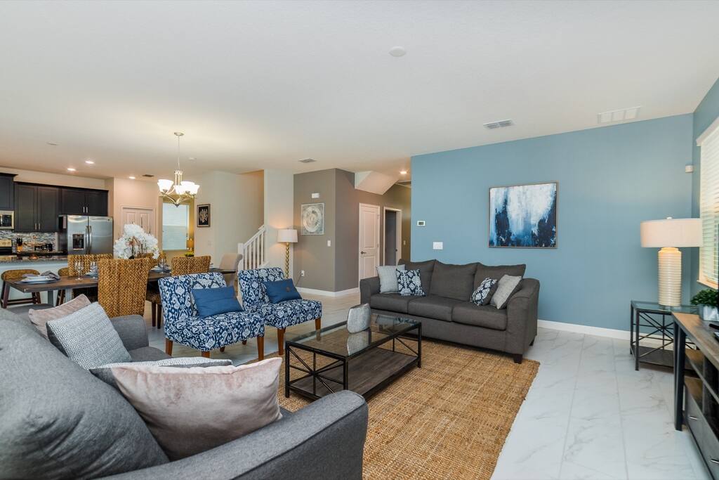 Living room area with flat screen TV