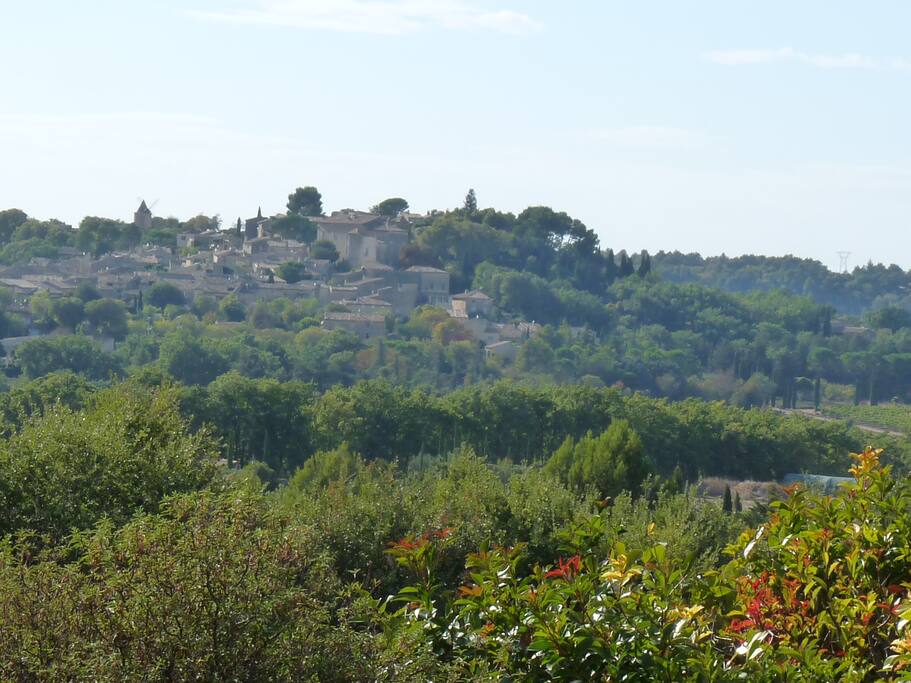 La vue sur le village de Goult. Photo prise depuis la terrasse.