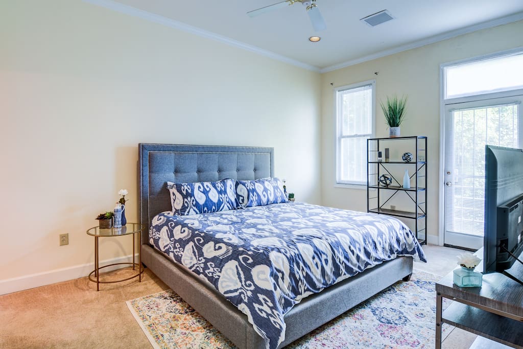 King bed & en-suite! (TV in each bedroom)