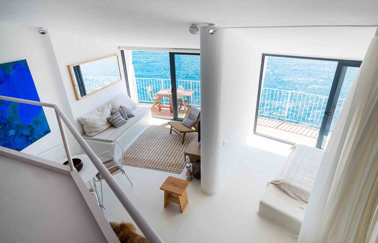 Spectacular ocean views design apartment with boat gallery image 3