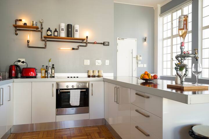 Central Penthouse Loft Apartment with Full Balcony gallery image 5