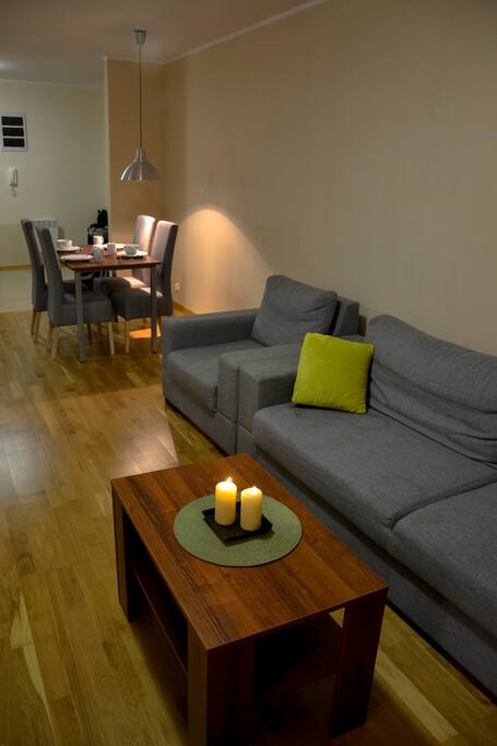 Salon apartament ,, Do trzech ray sztuka