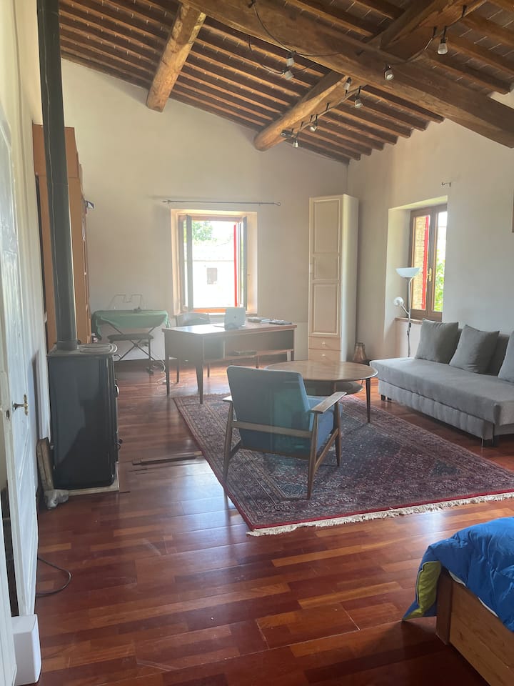 Biblioteket/kontoret har en bäddsoffa och en enkelsäng. Njut av böcker på holländska, franska och engelska eller italienska för de små.