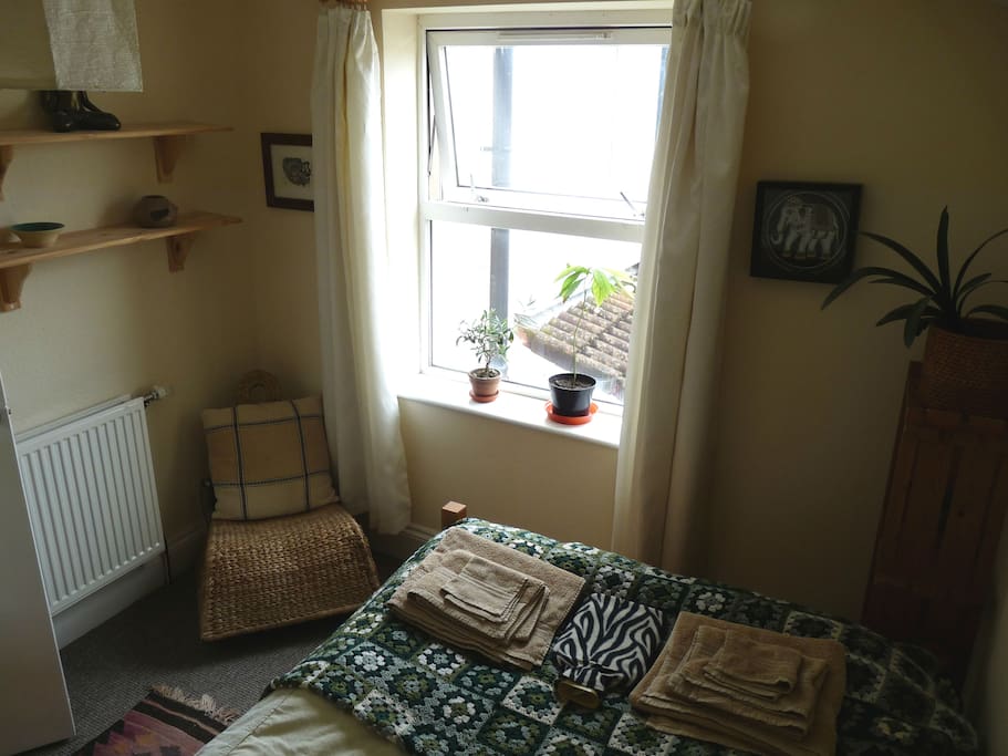You can enjoy a sunset view from this window