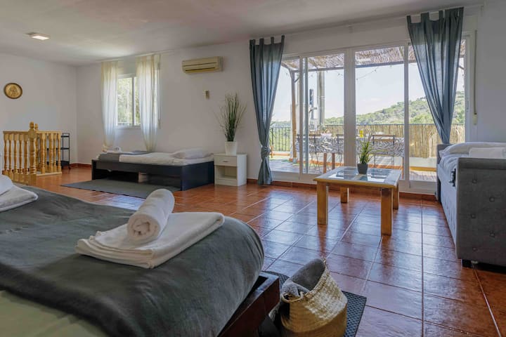 ชั้นบนสุดมีทางเข้าระเบียง