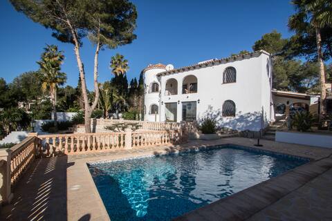 5 bedroom villa, pool, sea view