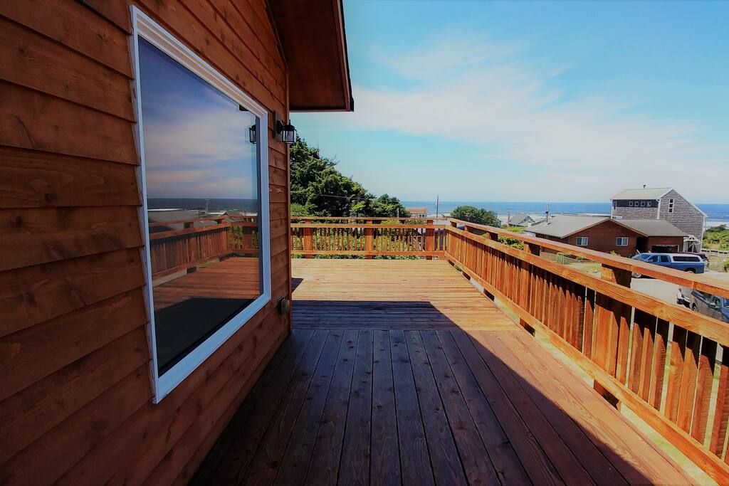 The deck offers views of the beautiful Pacific Ocean