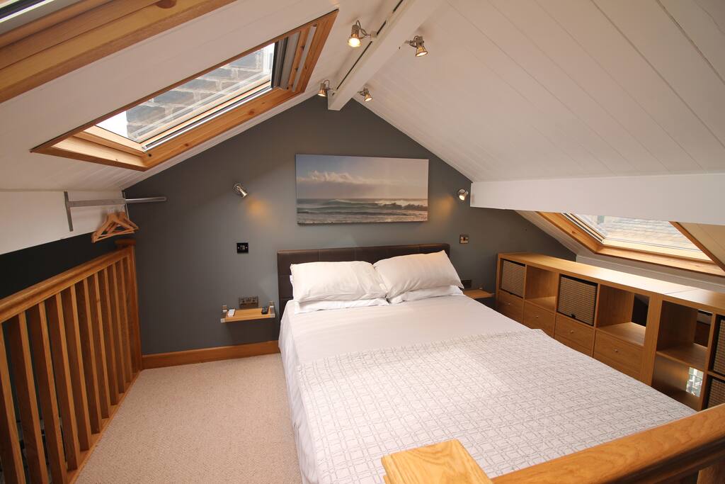 Airy open plan mezzanine bedroom