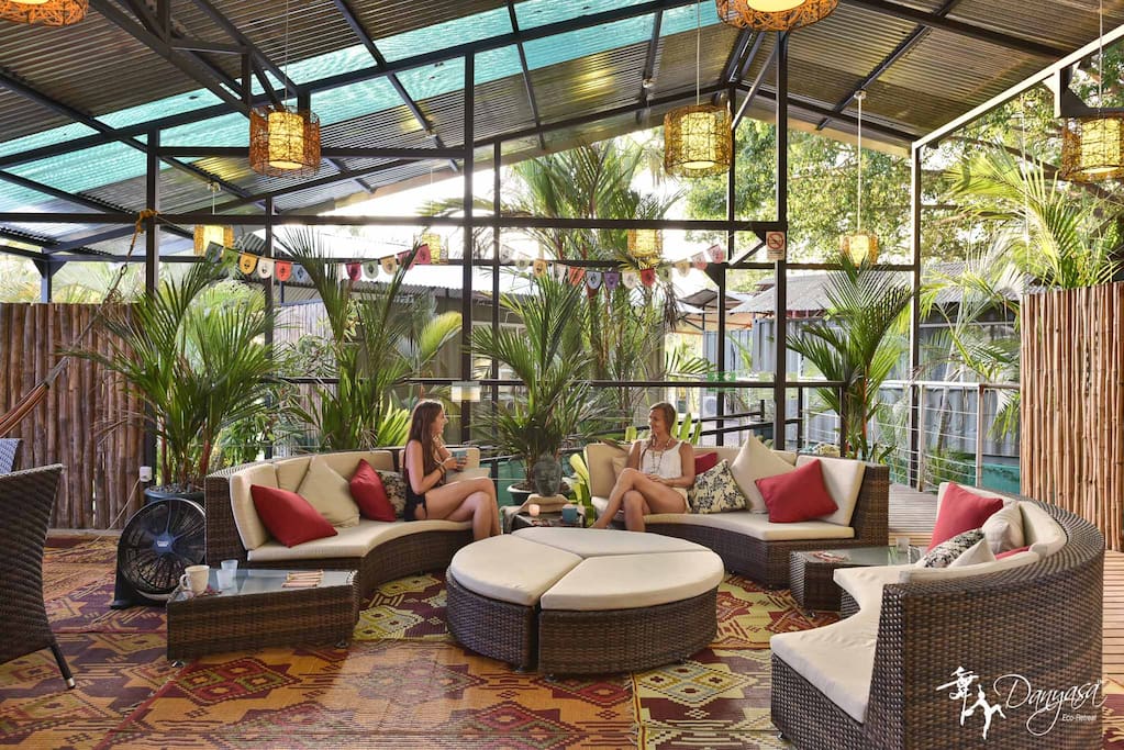 Communal lounge area for relaxing, hanging out, and watching the birds and the