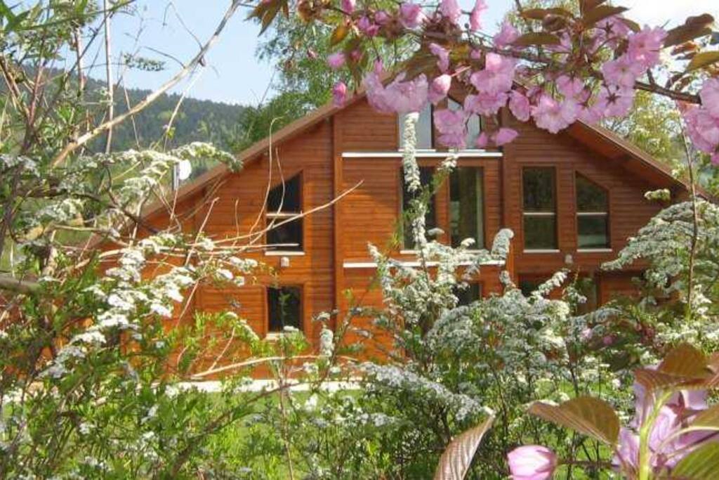 Chalet du Seu au printemps