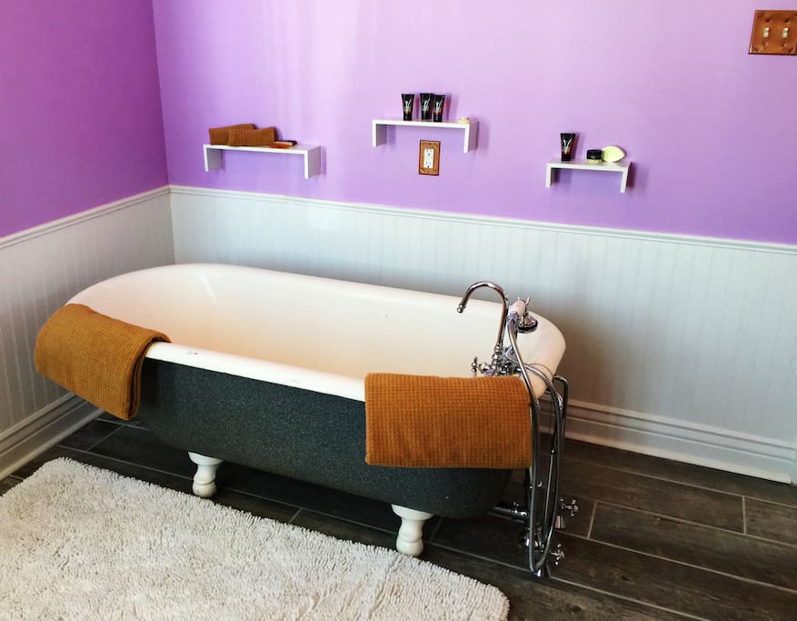 5 1/2 foot antique claw foot tub