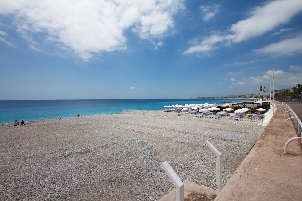 Plage à 2 pas de l'appartement