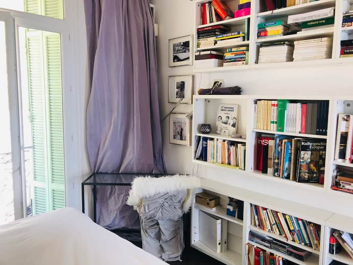 Schlafzimmer / Bibliothek
Bedroom with library