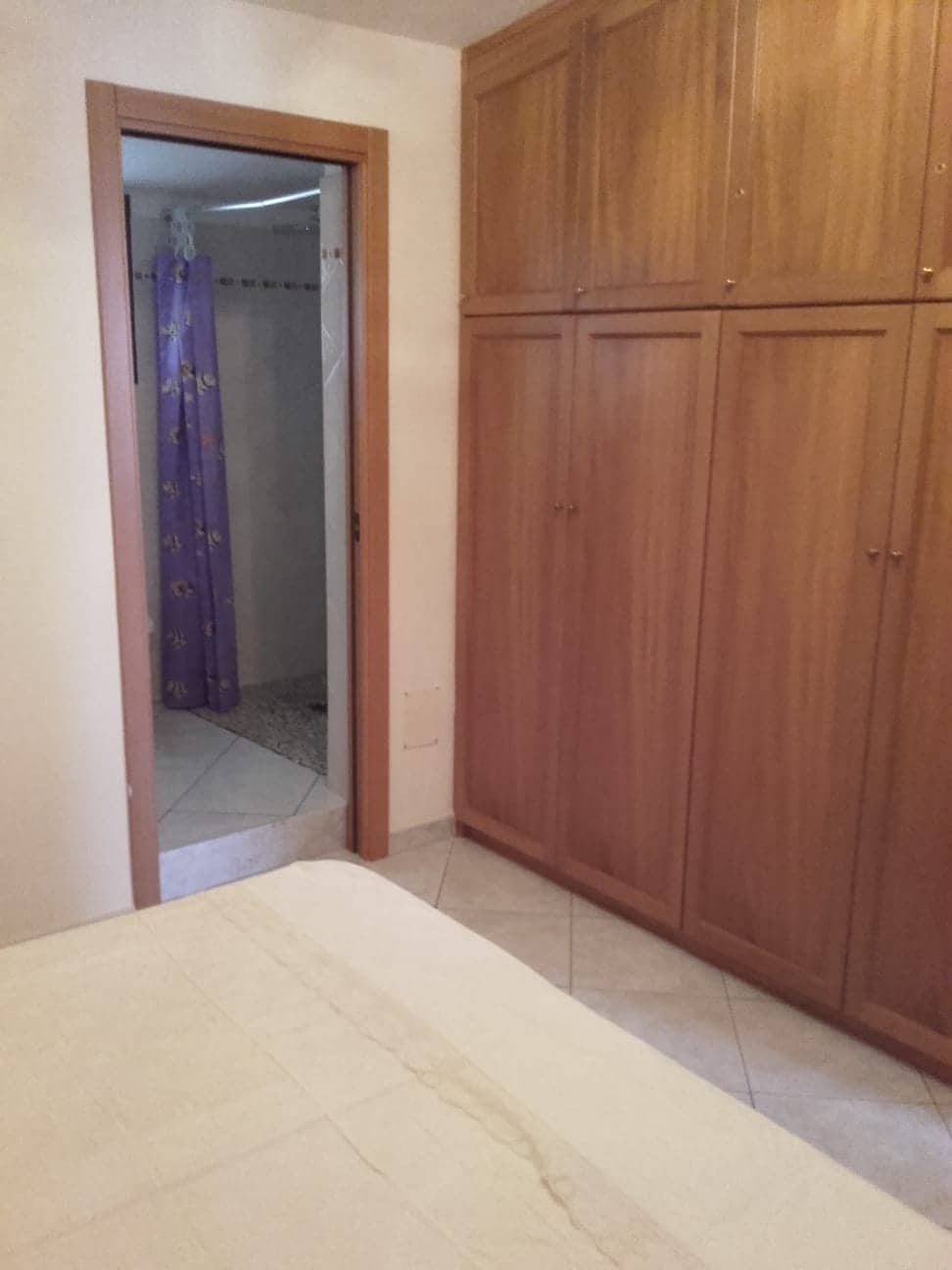 Ormar u spavaćoj sobi s kupaonicom