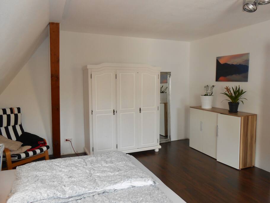 Schlafzimmer 1