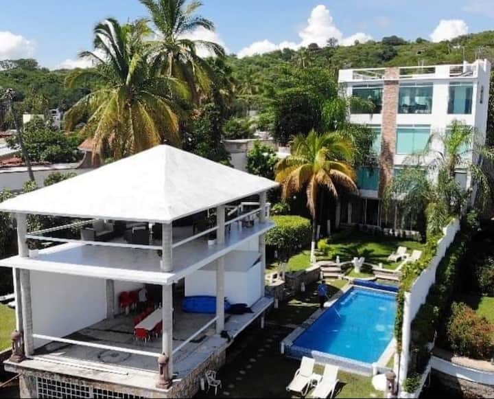 Beautiful and modern lakeside villa for 30 people