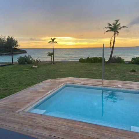 Sayle Point House, 2 Bed Rainbow Bay Private Beach