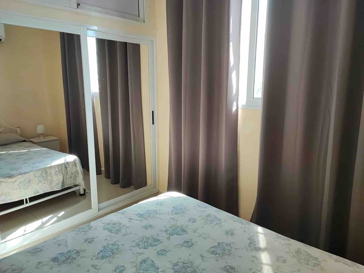 interessant...de spiegel voor het bed...