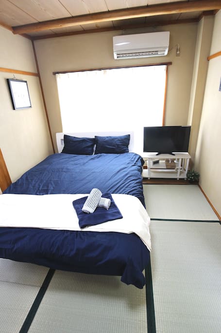 Double bed/TV/Air conditioner