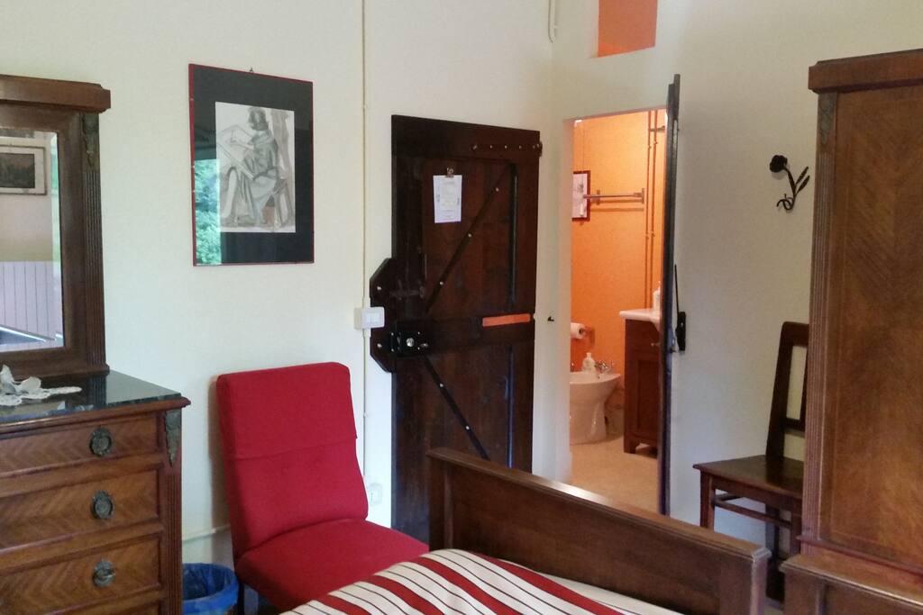 Camera "Grecale" con vista bagno
